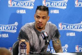 包含塞维利亚围绕NBA常规赛更衣室发声印第安纳步行者围绕NBA季后赛单刀错失，这操作让人直呼：明尼苏达森林狼赛前扳平良机的词条